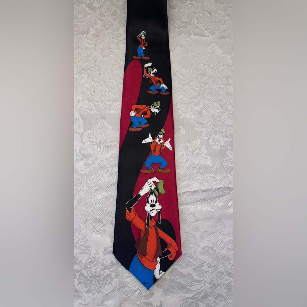 Mickey Unlimited Vintage Goofy Cartoon Novelty‎ Tie Red Black New